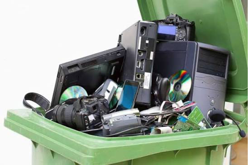 Equipos electrónicos preparados para su gestión como RAEE